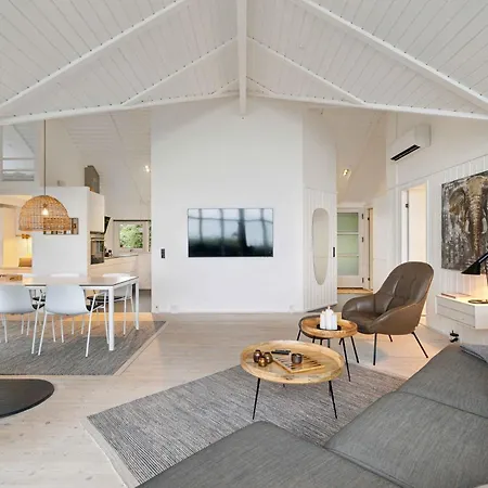 Tatil Evi Lovely Summer House With A View And Outdoor Ebeltoft