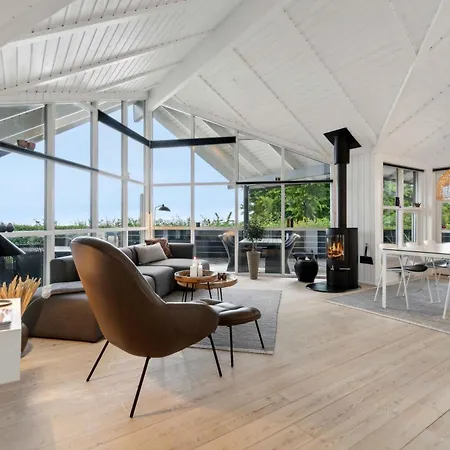 Lovely Summer House With A View And Outdoor Semesterbostad Ebeltoft