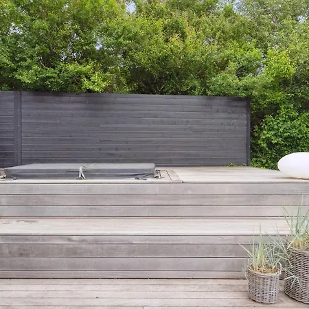 Semesterbostad Lovely Summer House With A View And Outdoor