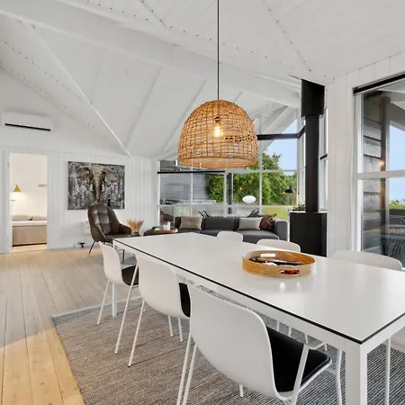 Mooi Zomerhuis Met Uitzicht En Buitenjacuzzi Ebeltoft